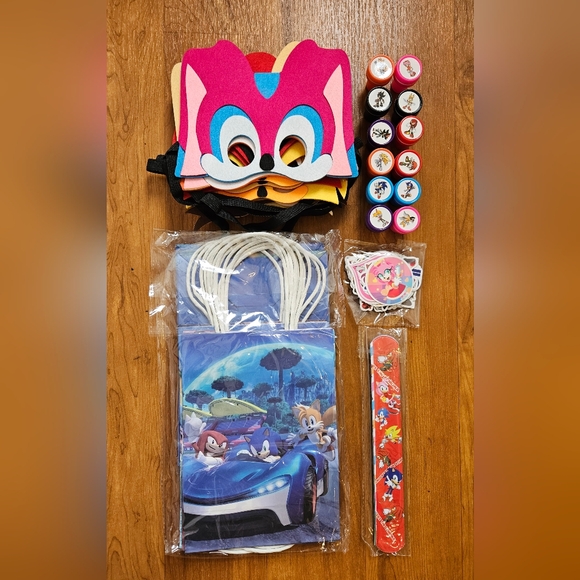 Source Unknown Other - .Sonic Party Favor Set with Masks and Bags